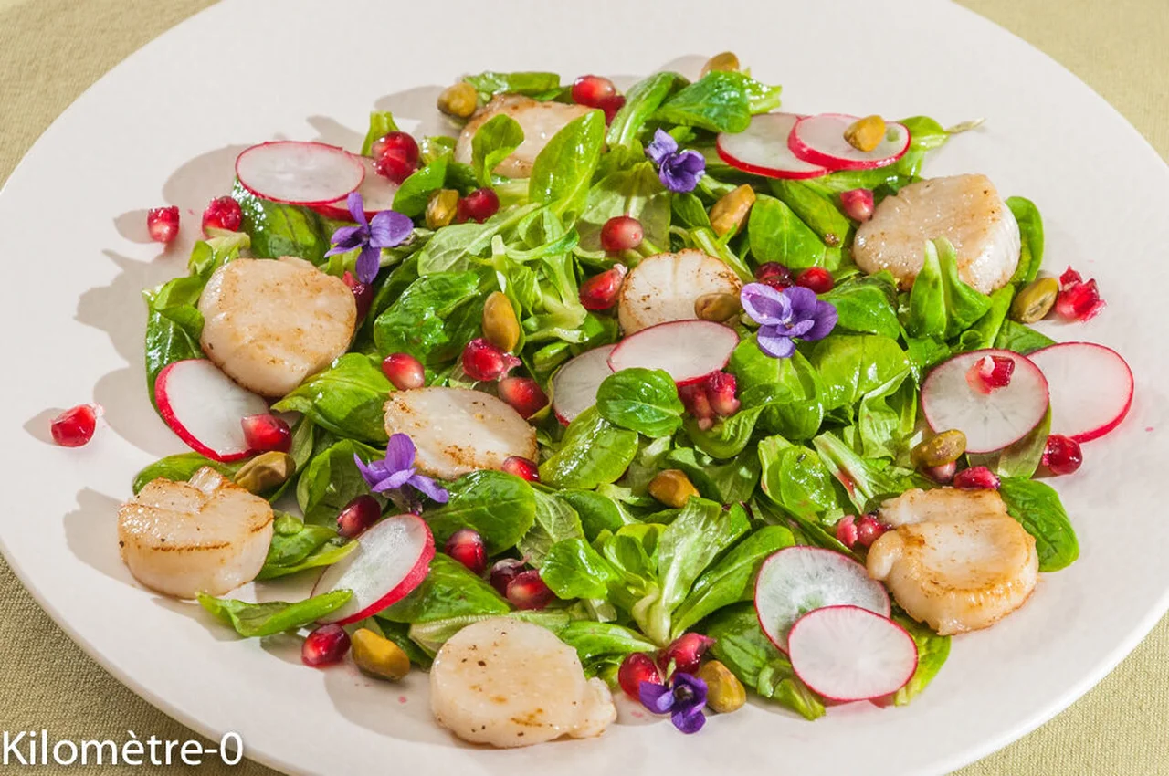 Salade de saint jacques aux pistaches et à la grenade