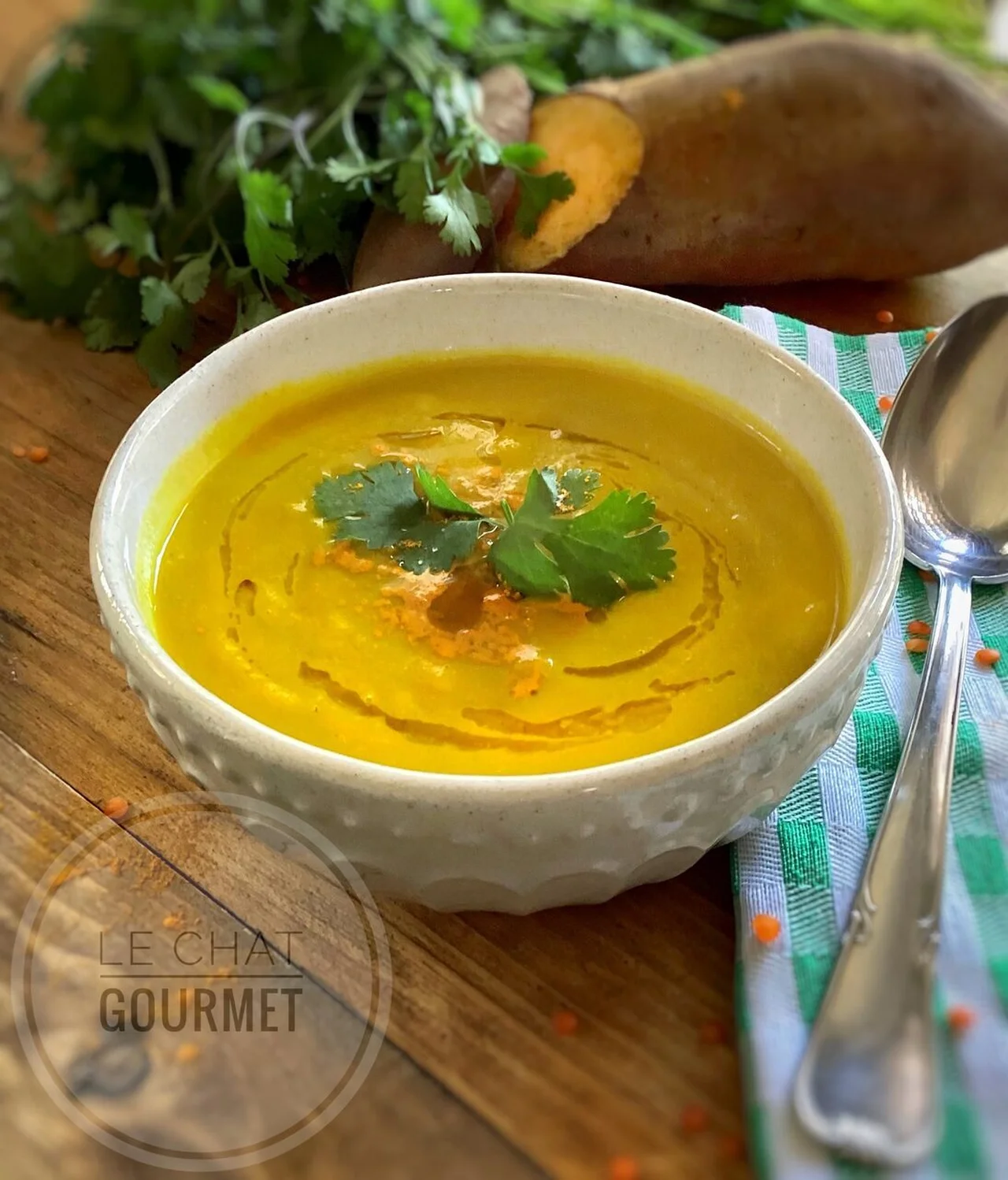 Soupe lentilles corail, patate douce et curcuma