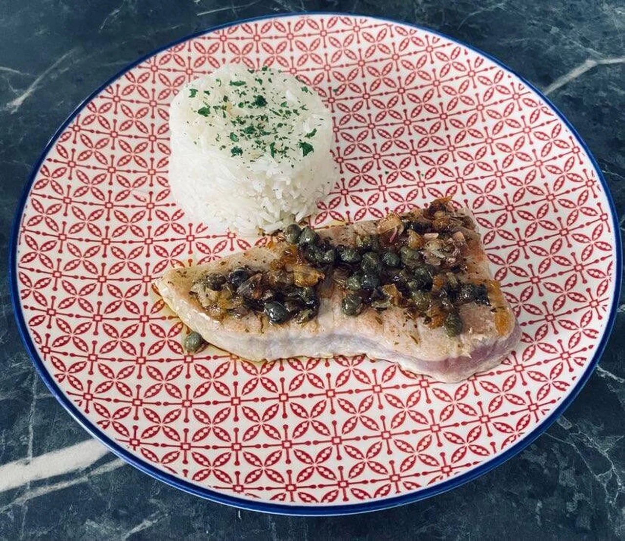 Thon grillé, sauce aux câpres