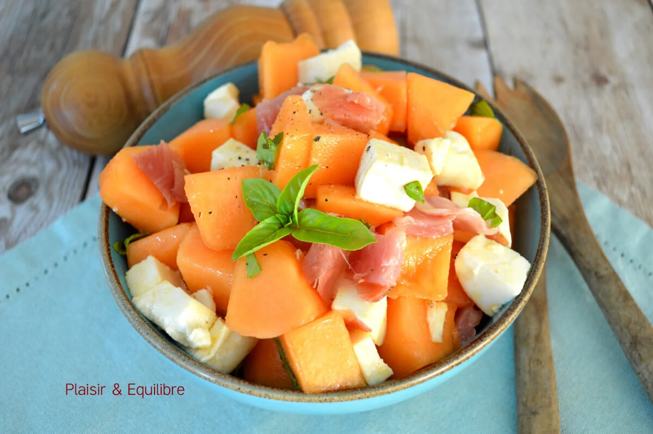 Salade fraîcheur de melon, mozzarella et jambon cru