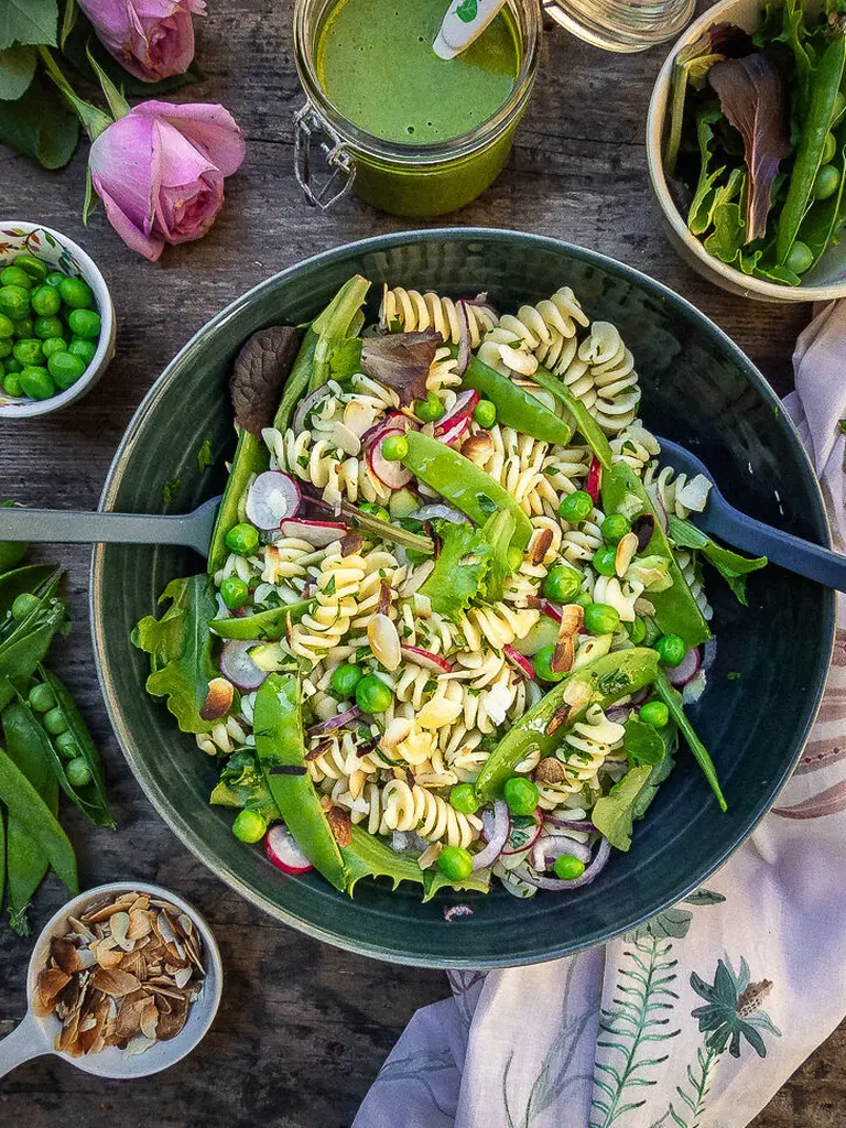 Salade de pâtes vegan aux légumes primeur