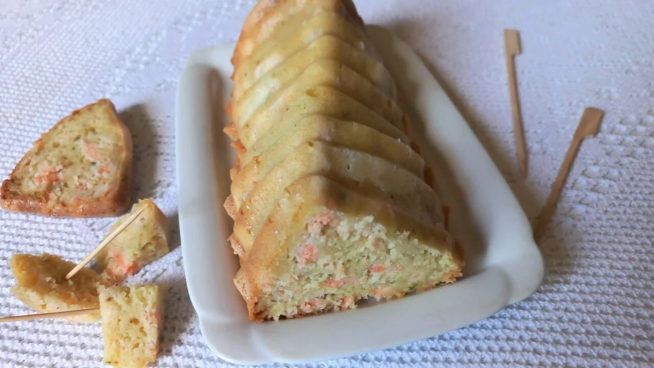 Cake au saumon fumé et fromage ail et fines herbes
