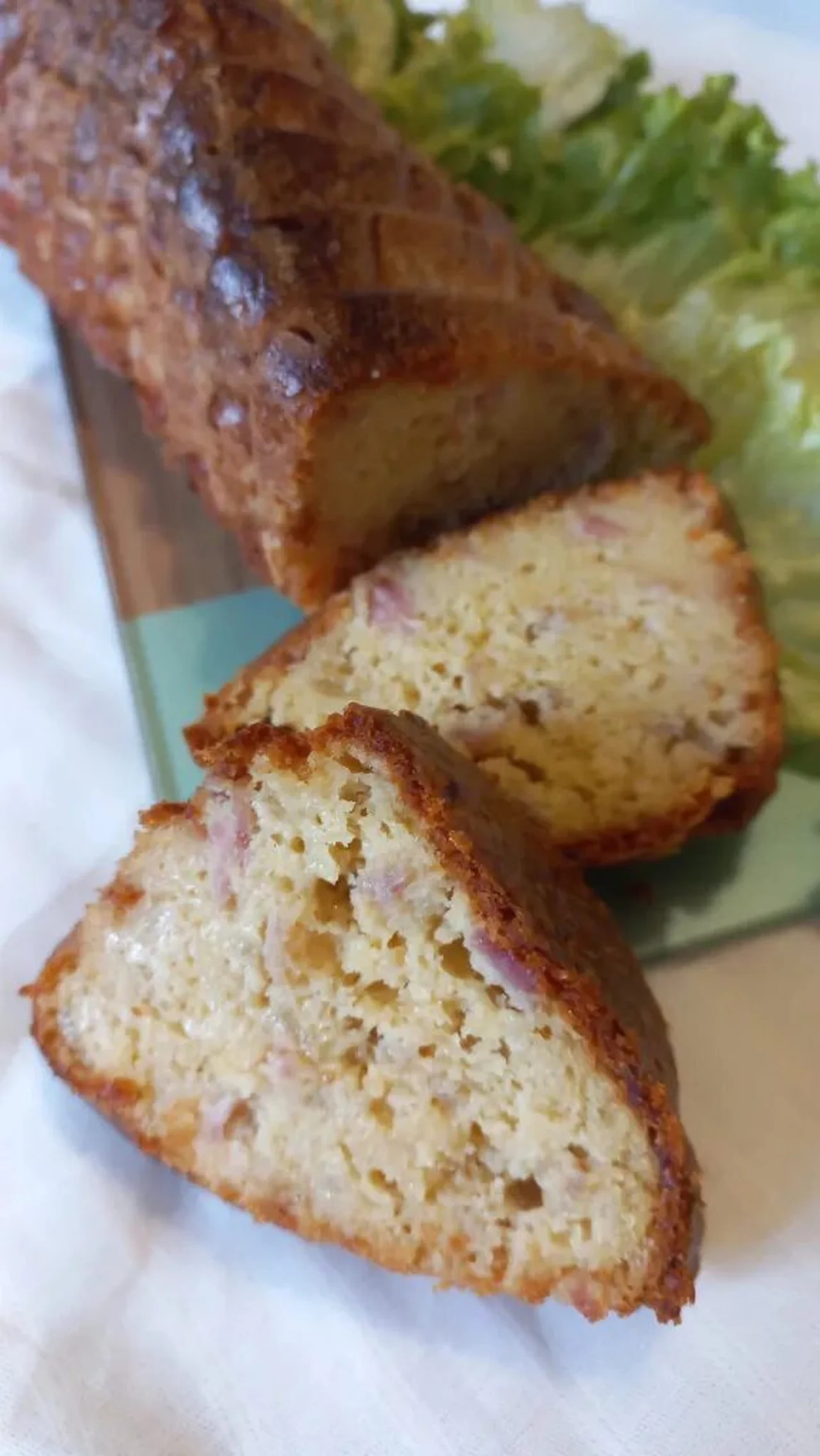 Cake aux oignons et au jambon fumé