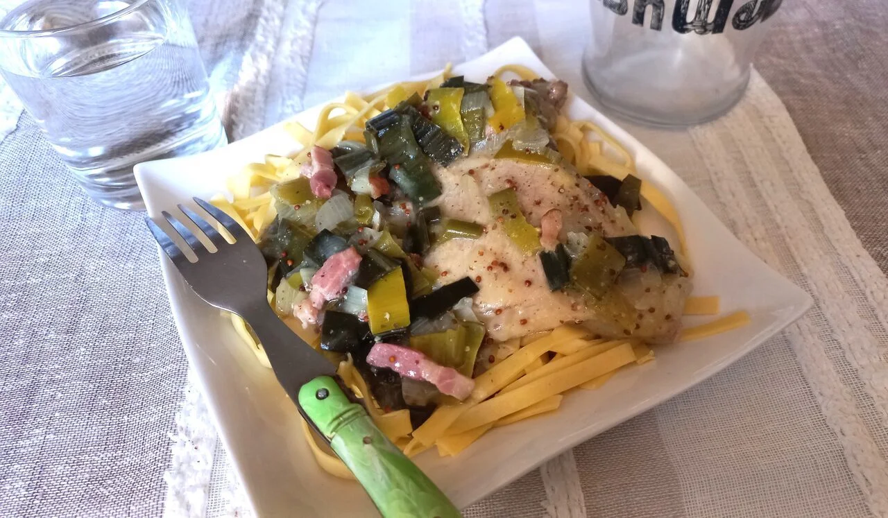 Côtes de porc au poireau et moutarde à l'ancienne
