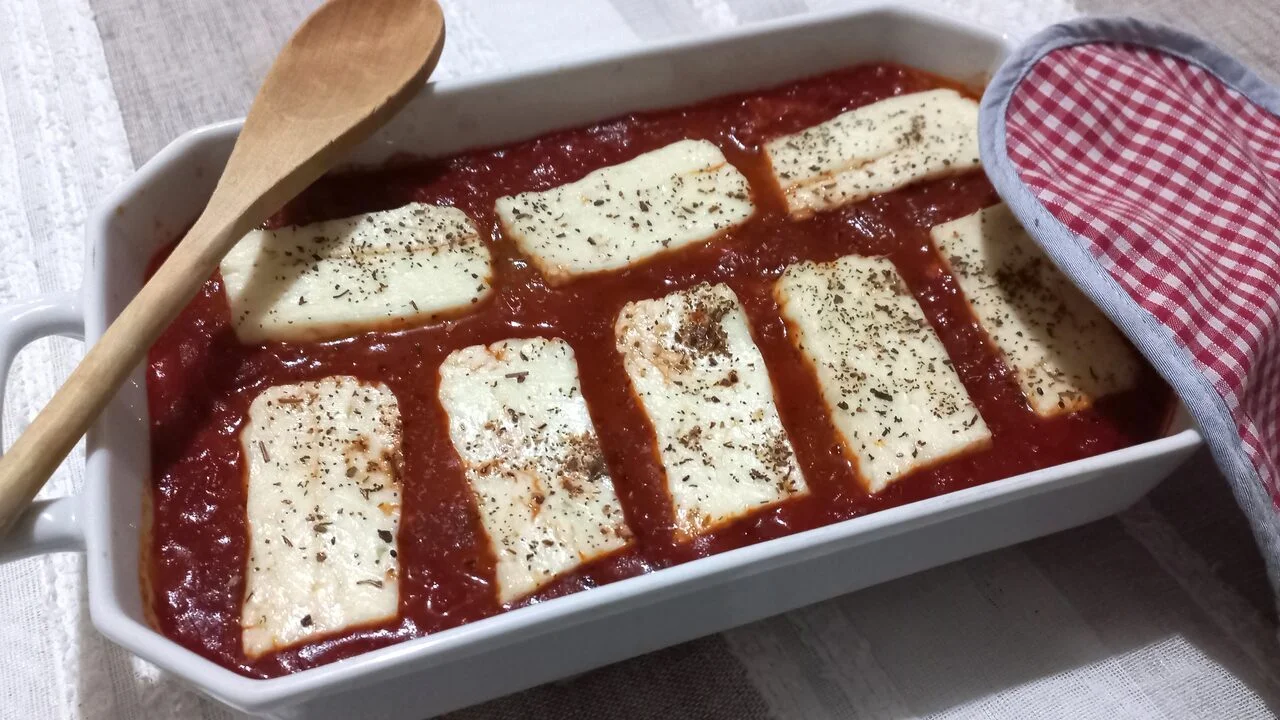Gratin de tomates au poivron et à l'halloumi