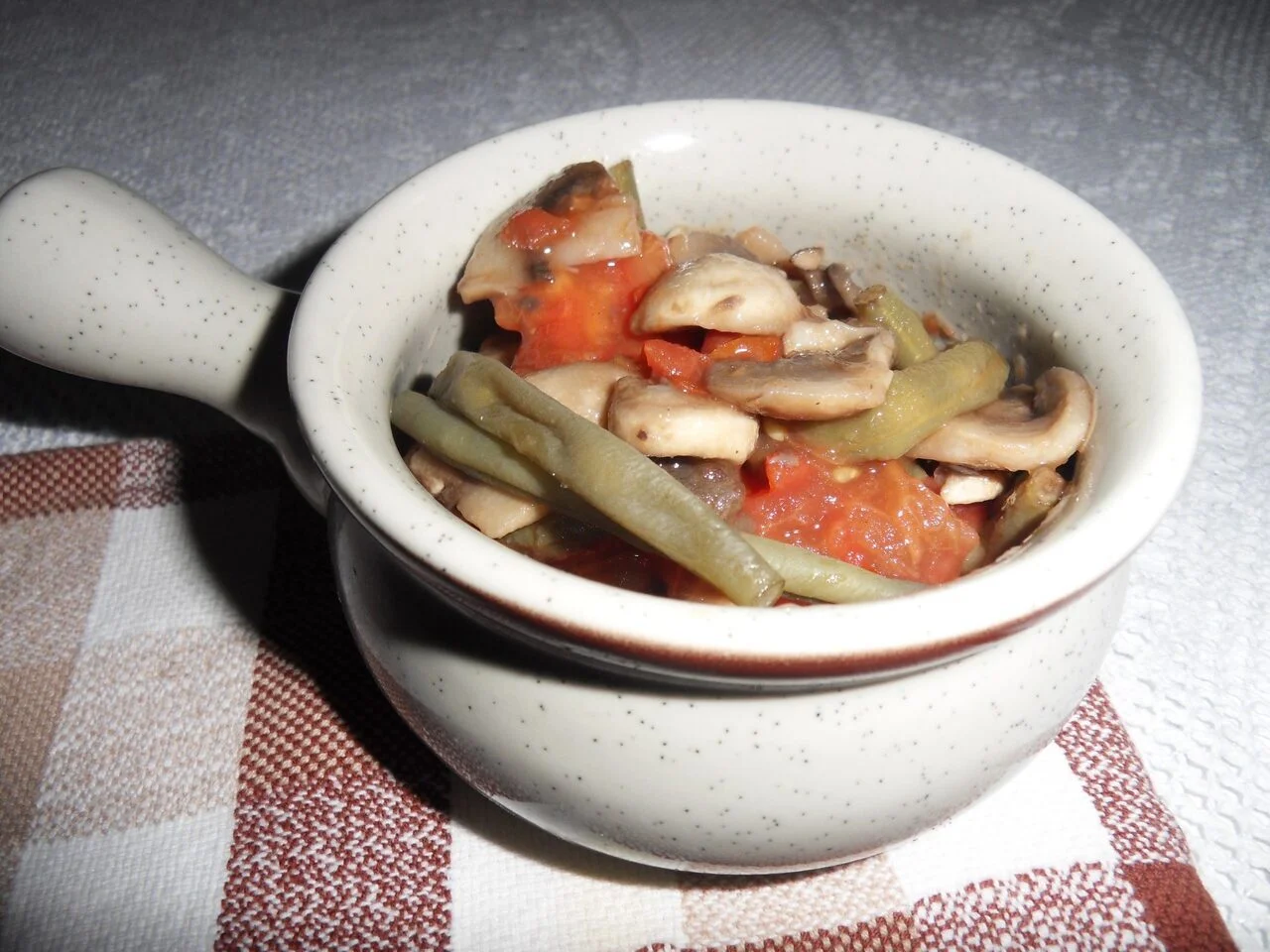 Poêlée haricots verts, tomates et champignons