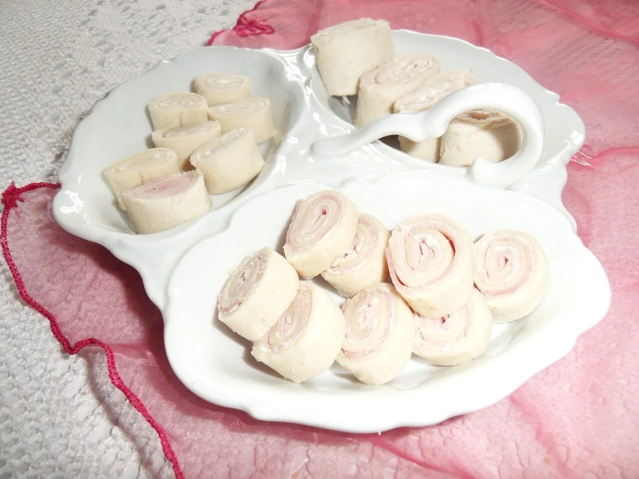 Roulés de pain de mie au St-Môret et jambon
