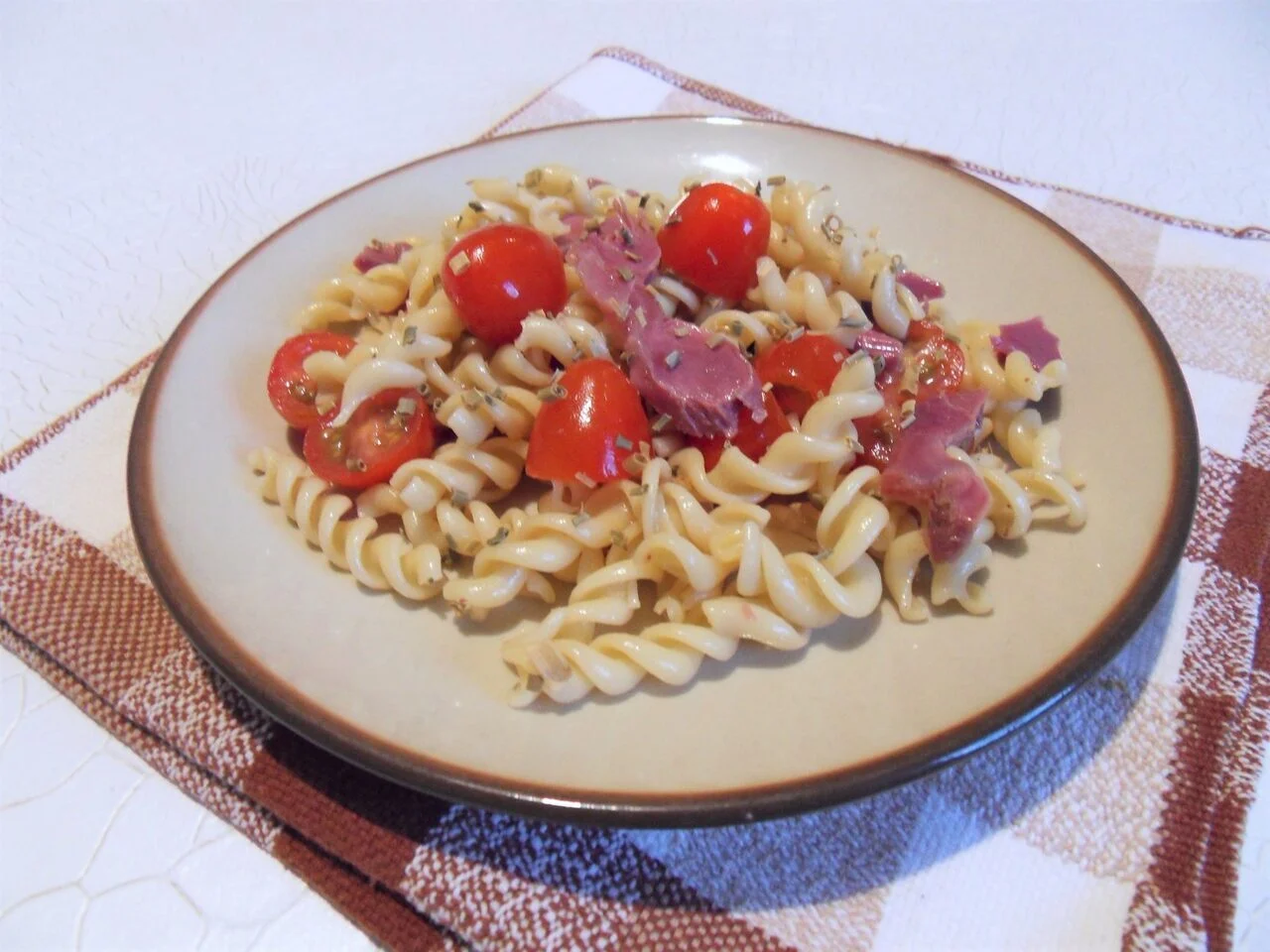Salade de pâtes aux gésiers confits et tomates cerise
