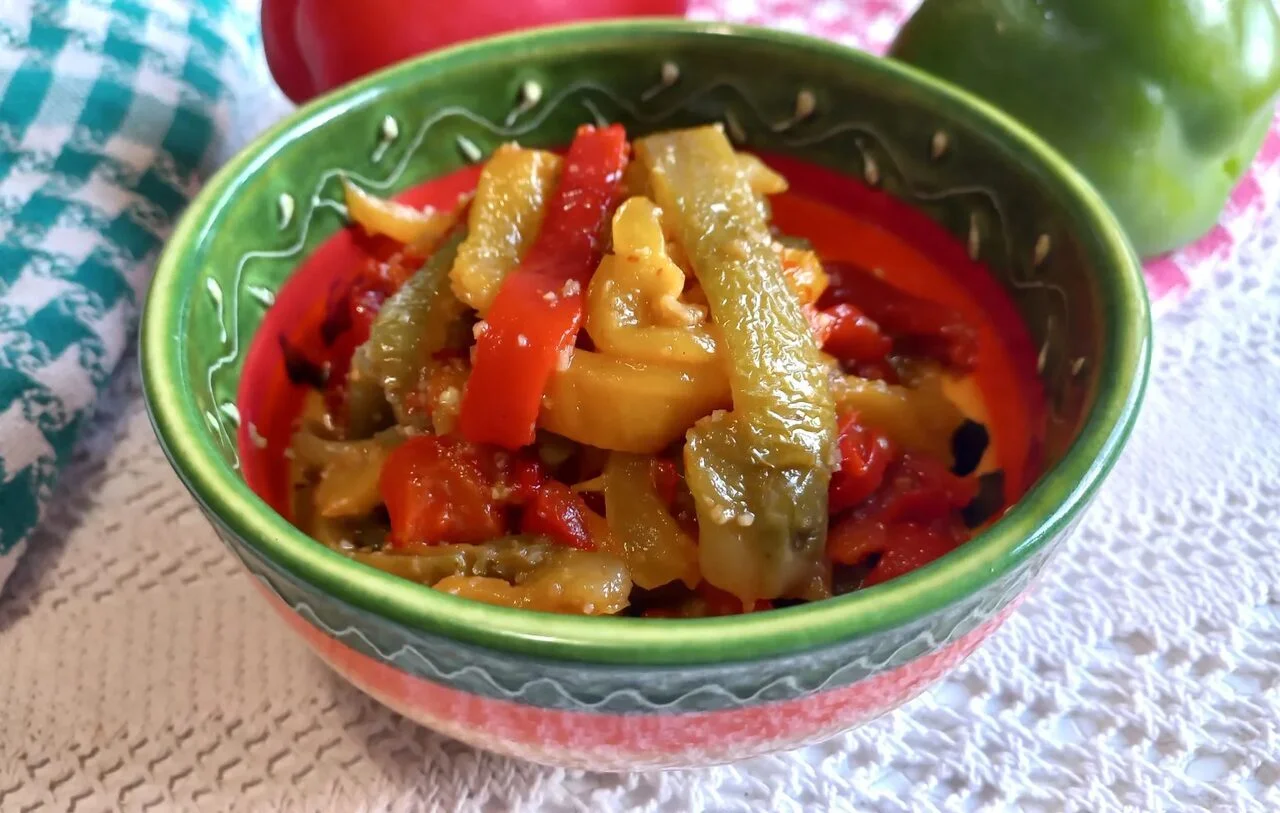 Salade de poivrons tricolores grillés au four