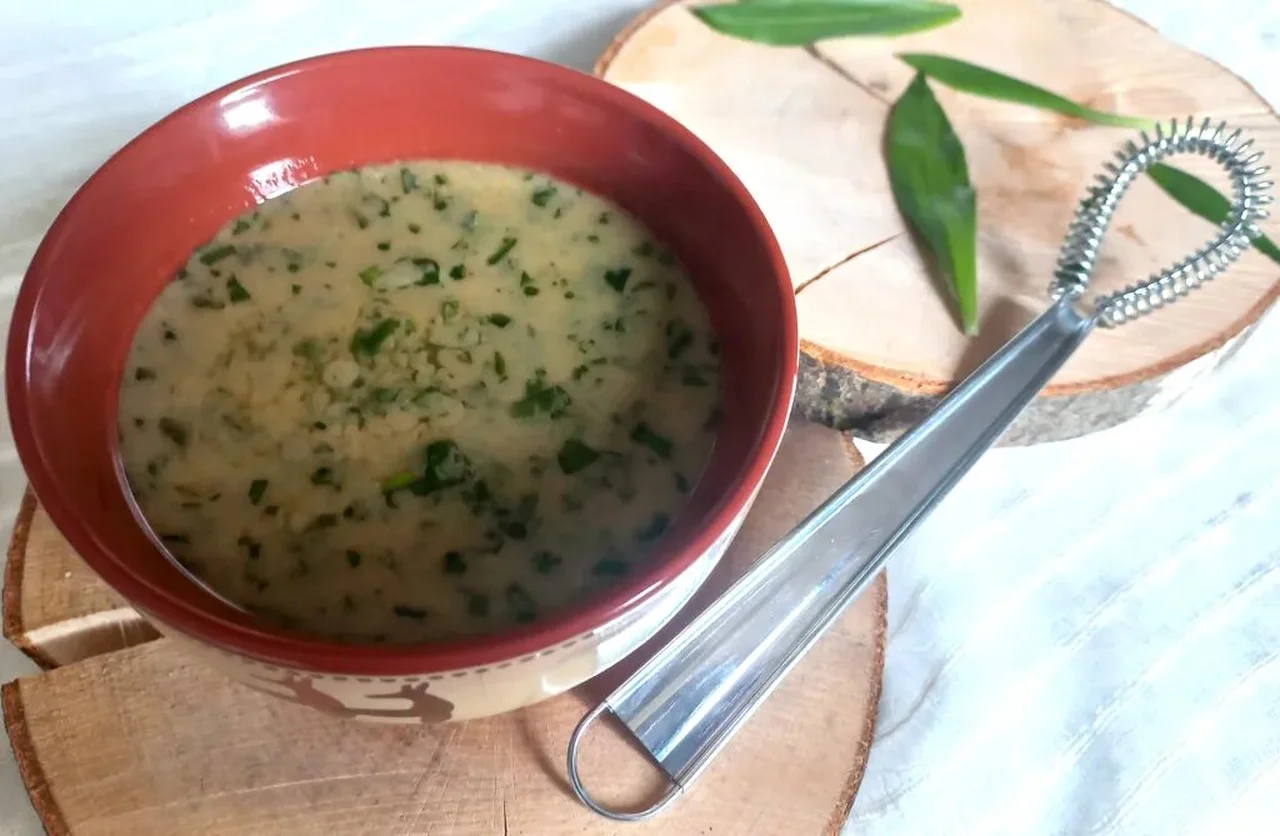 Sauce vinaigrette à l'ail des ours