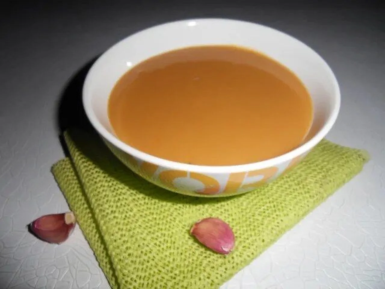Soupe à l'ail rose