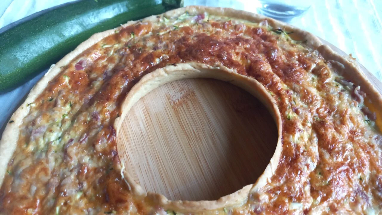 Tarte à la courgette râpée et au jambon fumé