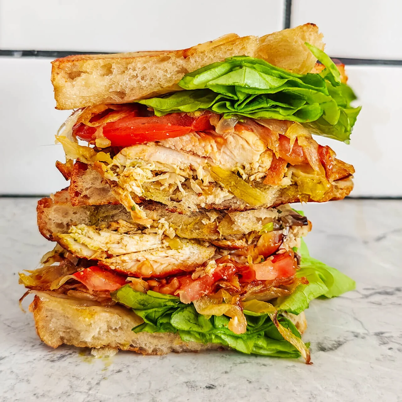 Sandwich poulet pesto