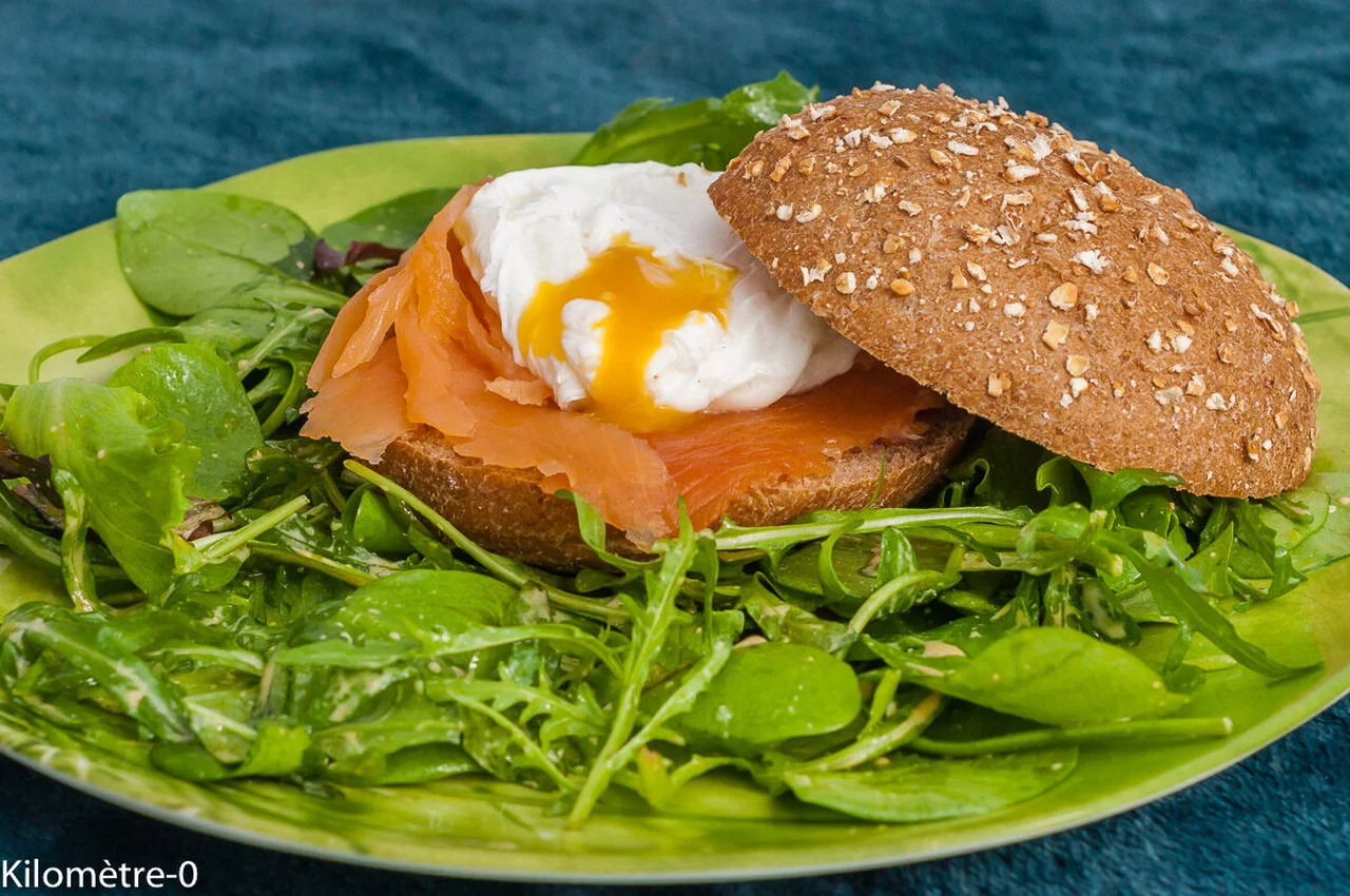 Buns aux œufs pochés et à la truite fumée
