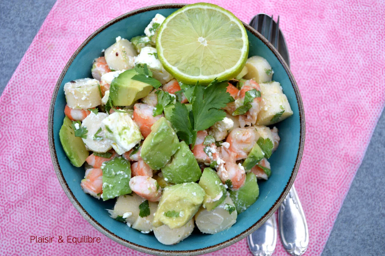 Salade de crevettes, cœur de palmier, avocat et feta