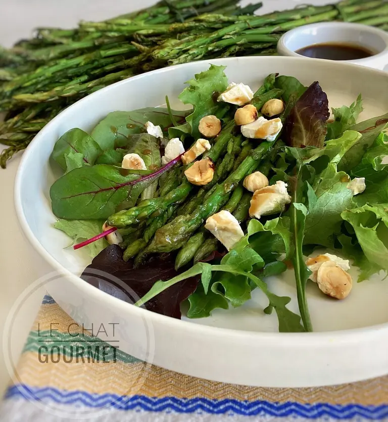 Salade d'asperges sauvages au chèvre, miel et noisettes