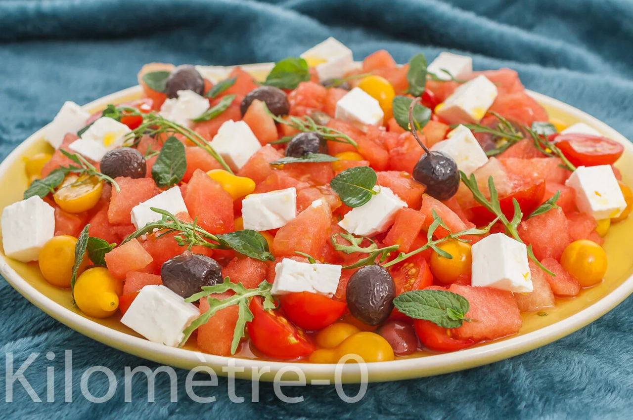 Salade pastèque, tomates cerises, olives et fêta