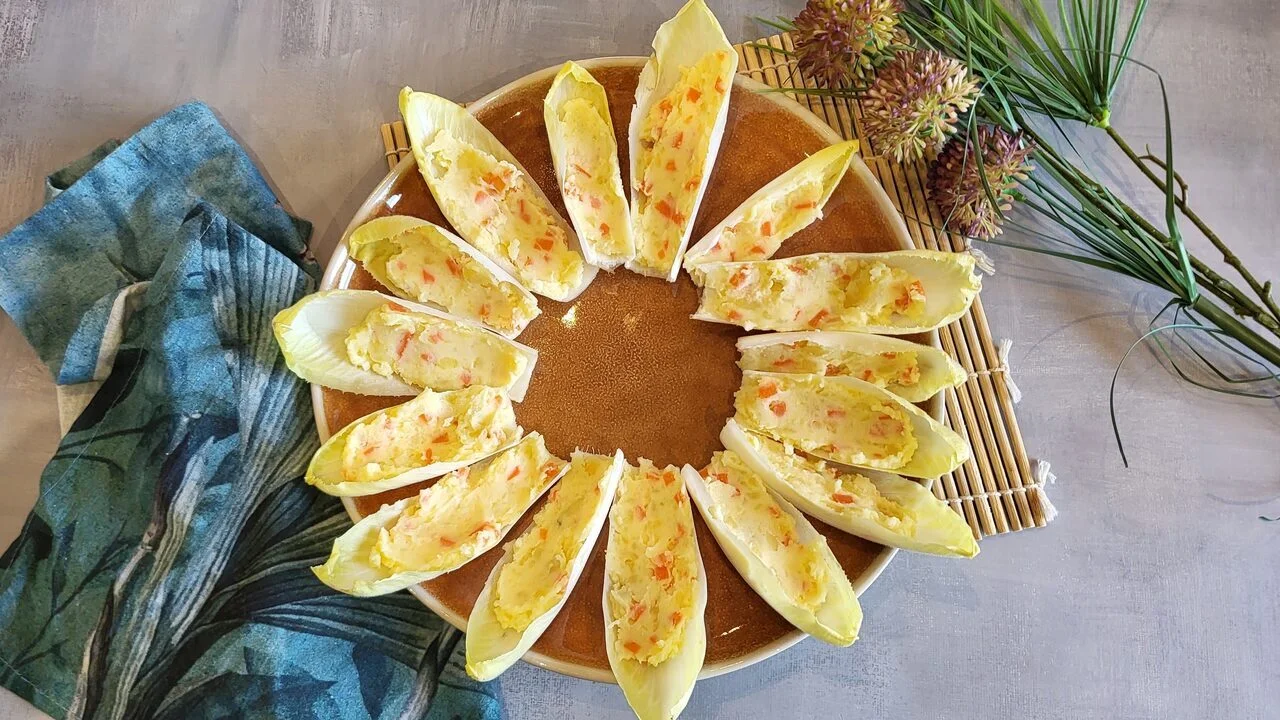 Barquettes d'endives à la salade japonaise