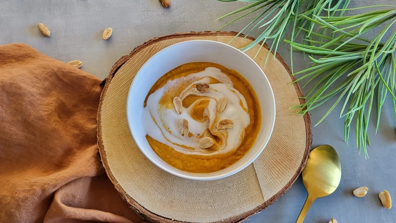Velouté patate douce, carotte et cacahuètes