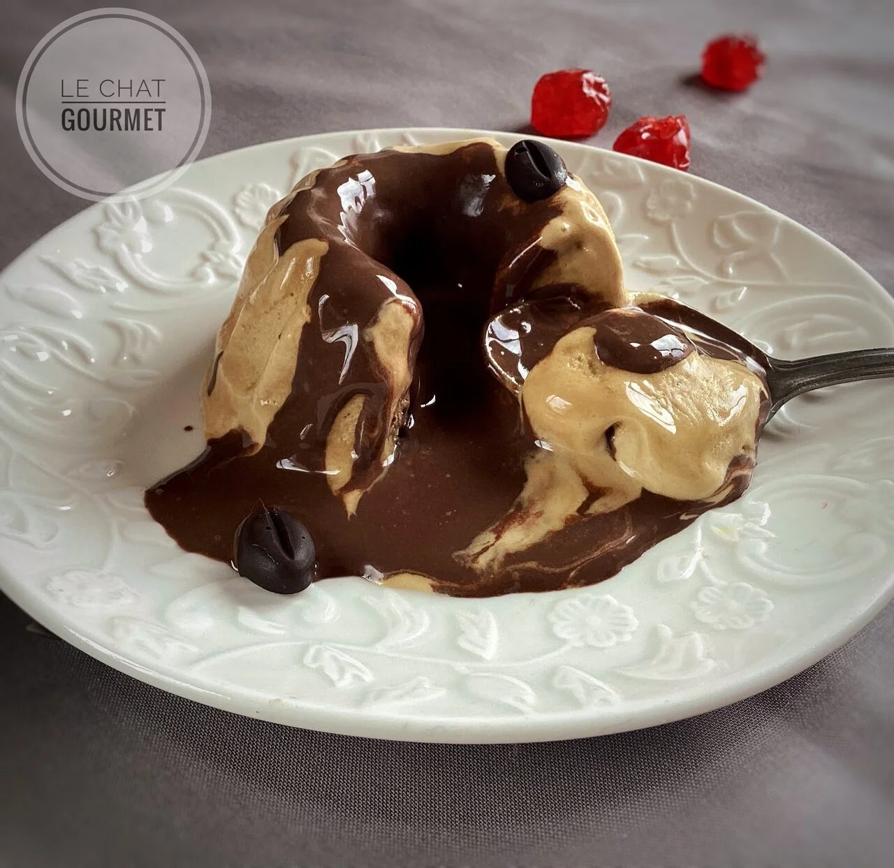 Mousse mascarpone glacée café sauce chocolat