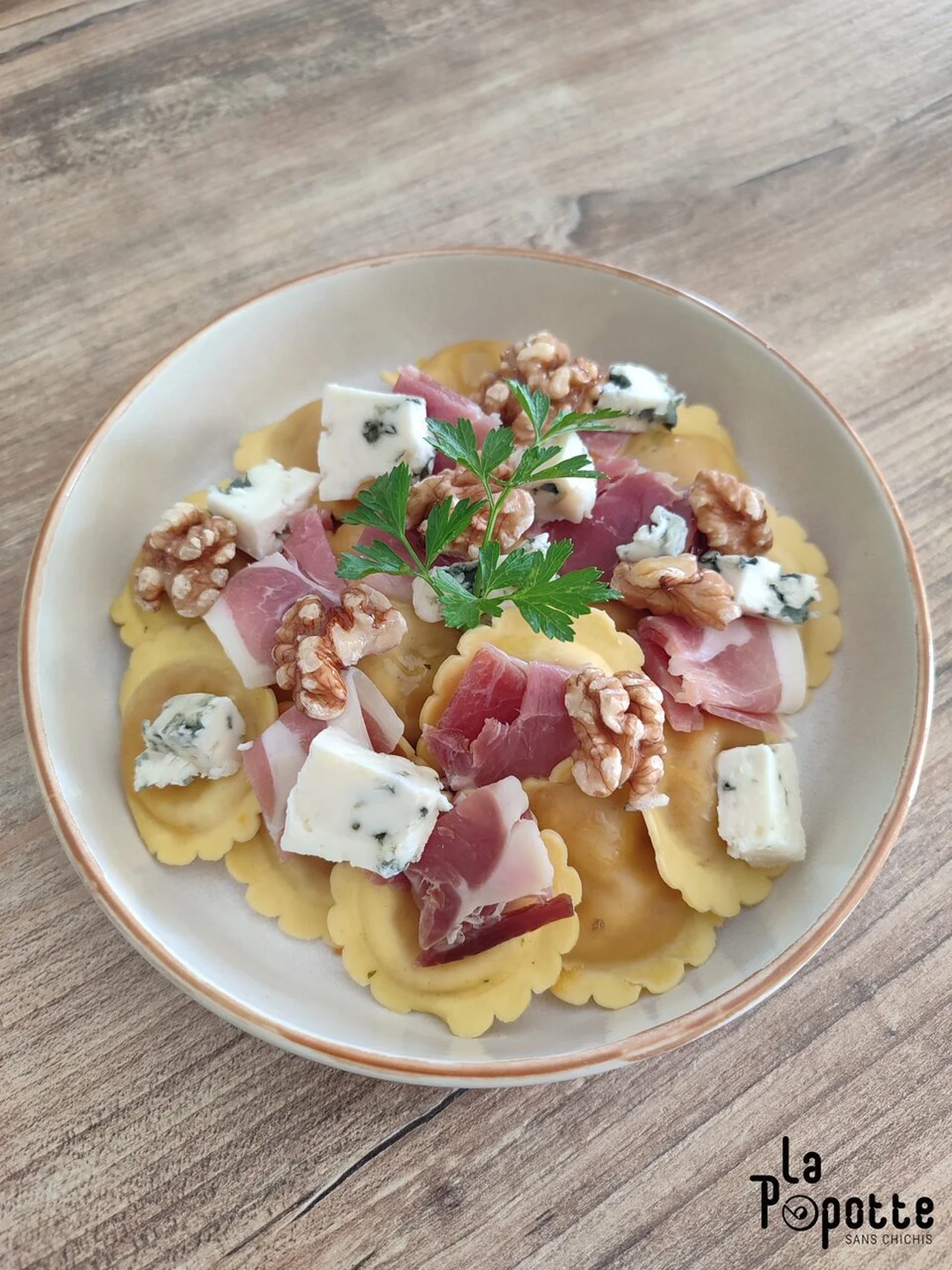 Ravioles potimarron, jambon cru, bleu et noix