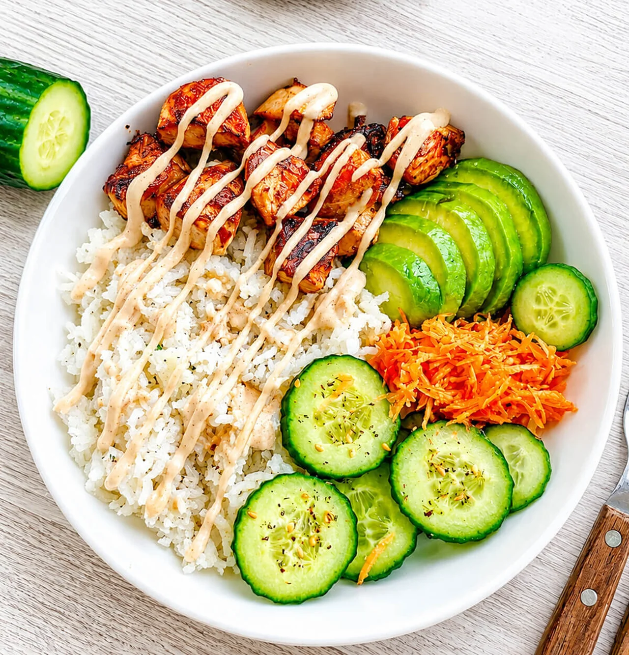 Poke bowl saumon avocat