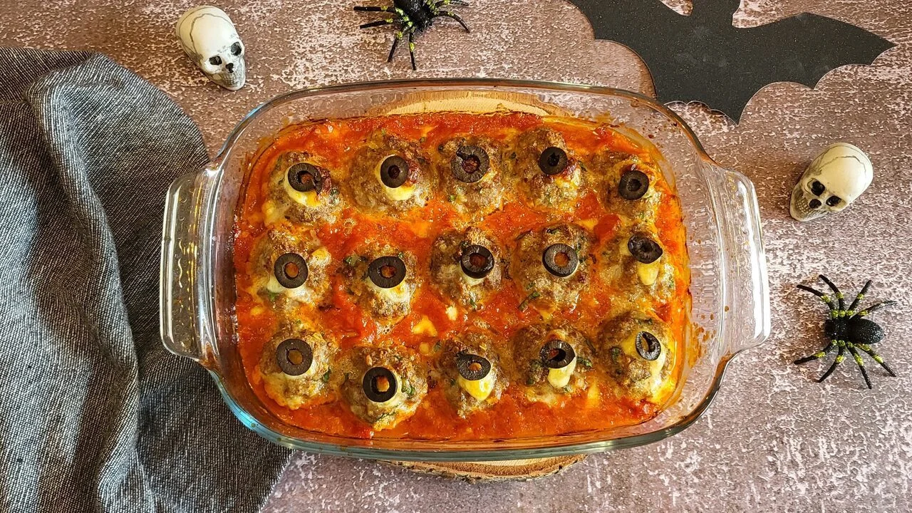 Yeux d'halloween à la sauce tomate