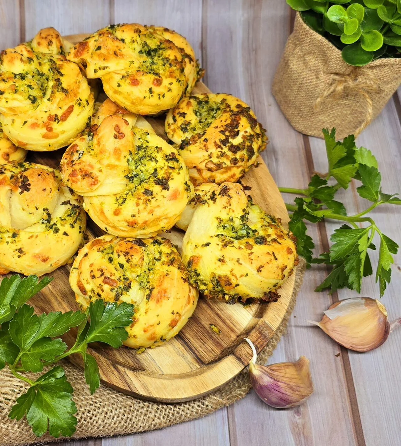 Petits pains à l'ail et au cheddar