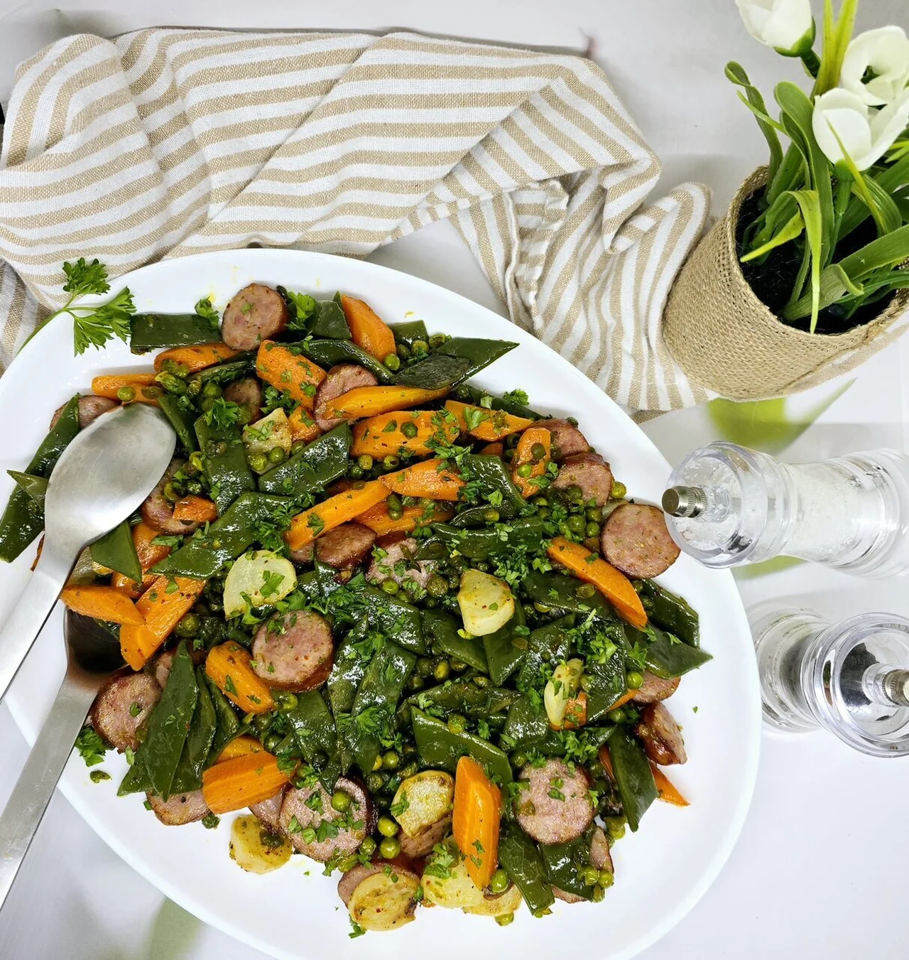 Poêlée de légumes printaniers à la saucisse de Montbéliard