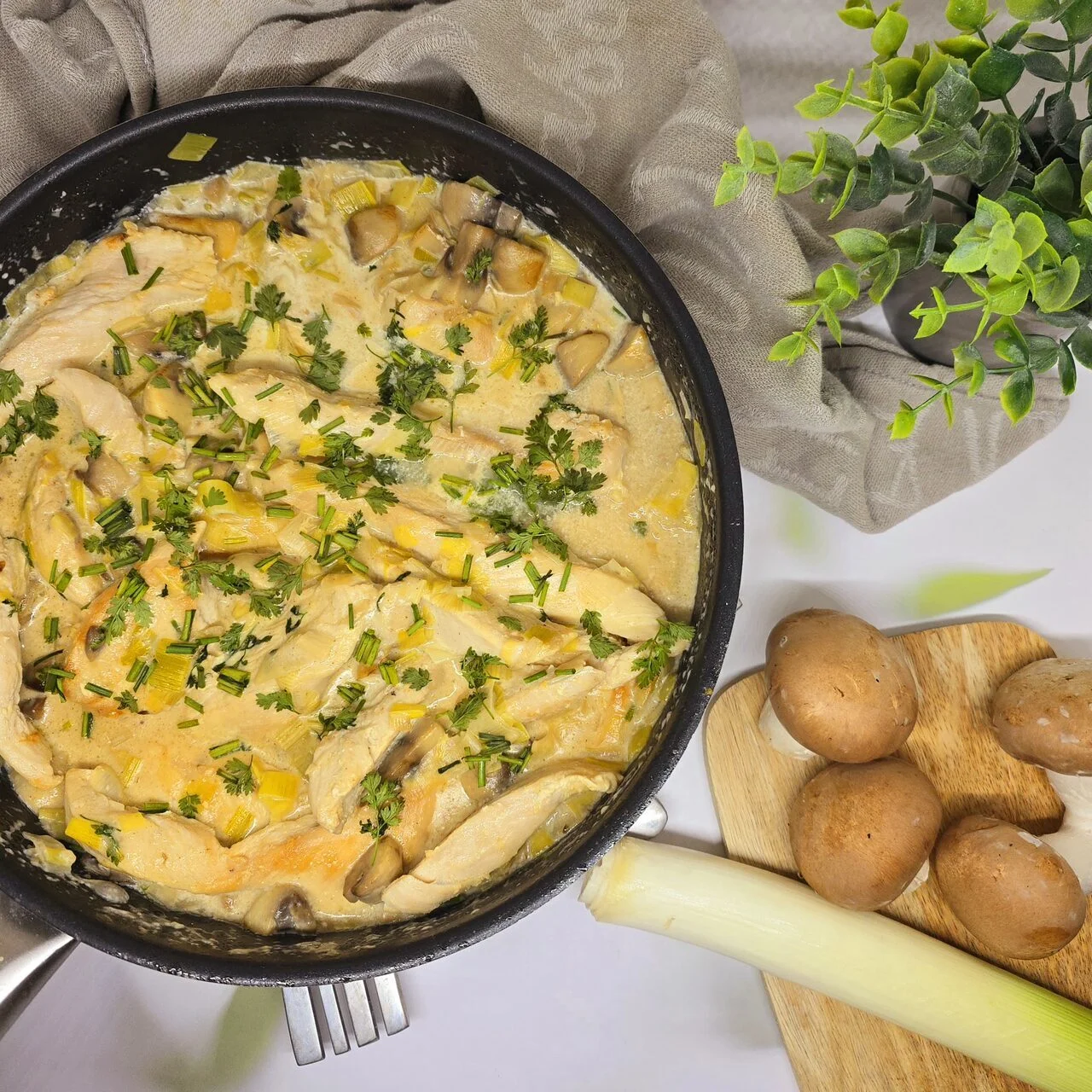 Poulet aux champignons et poireaux