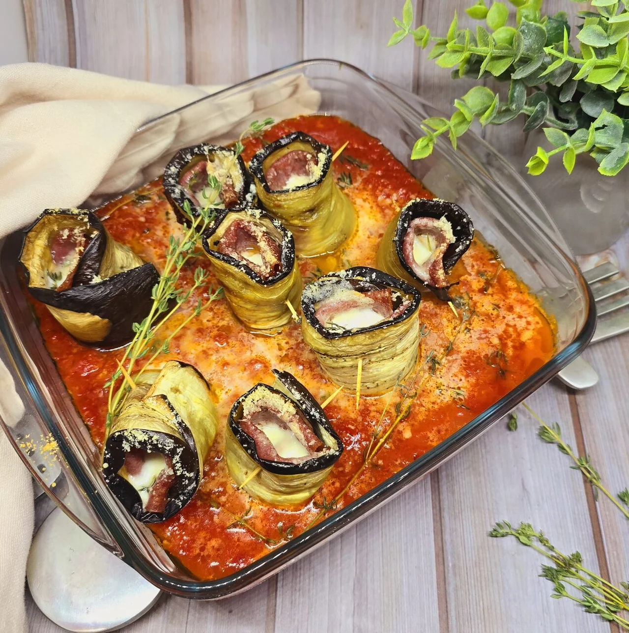 Roulés d'aubergines au salami et à la mozza