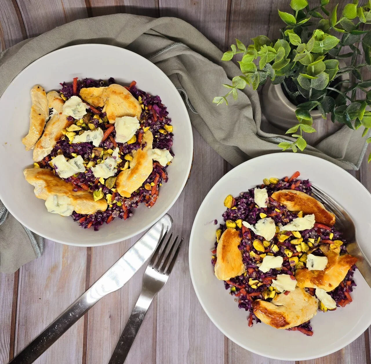Salade de chou rouge, poulet et gorgonzola