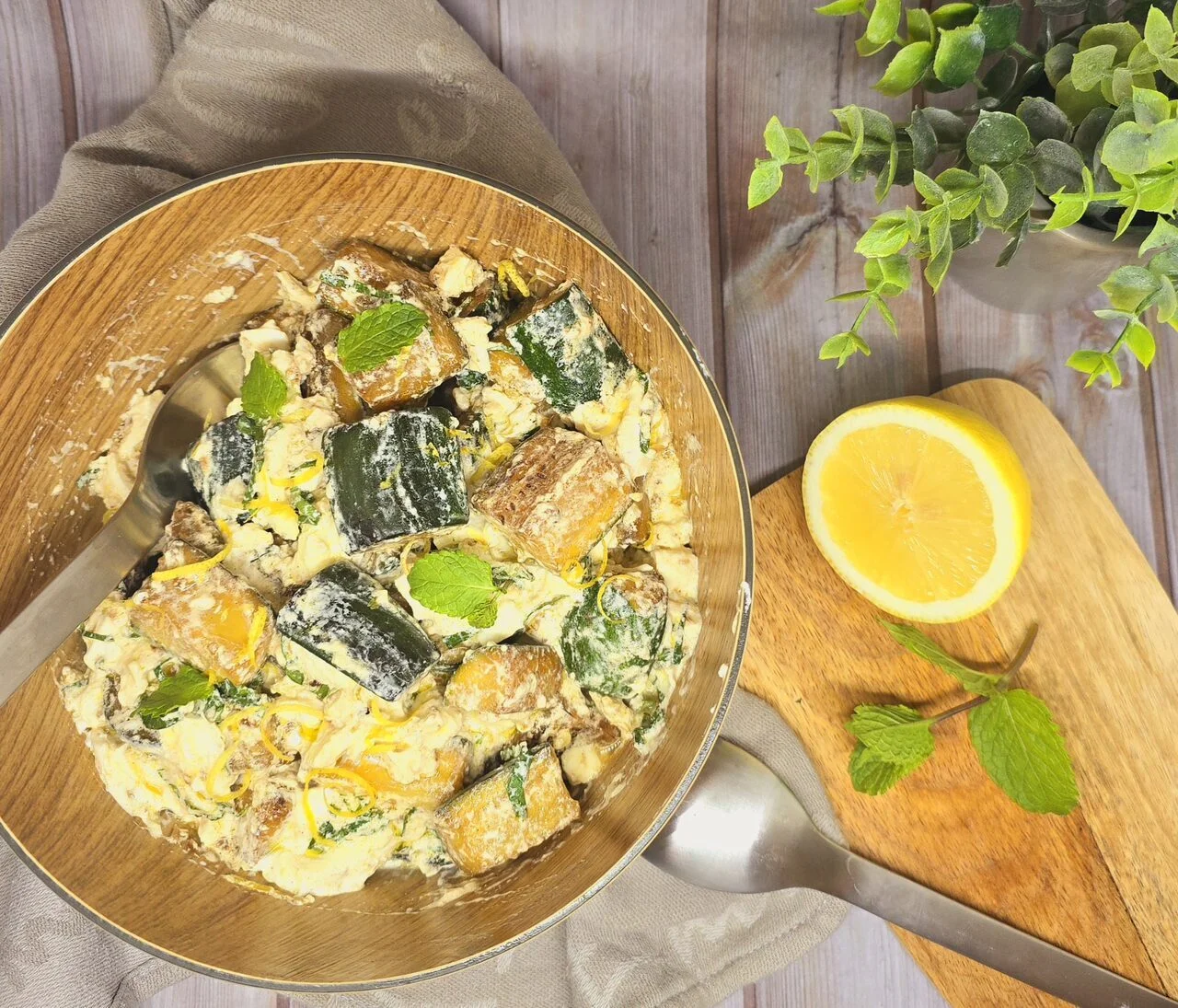 Salade de courgettes fondantes, mozzarelle et burrata