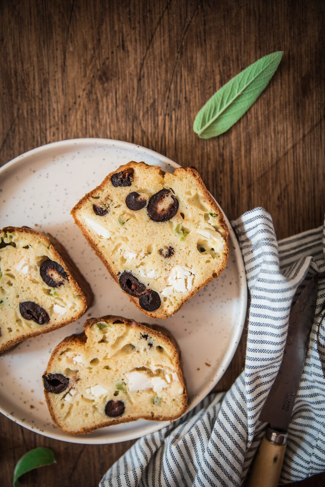 Cake végétarien feta et olives noires