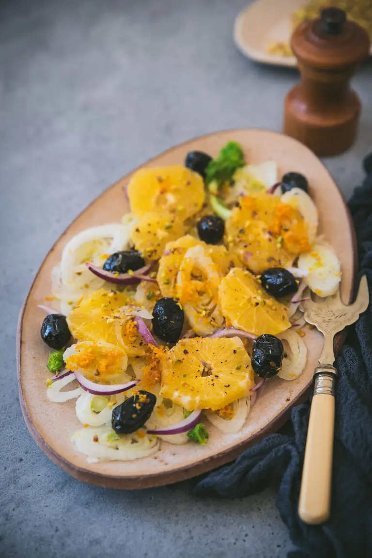 Salade de fenouil à l'orange, olive et oignon