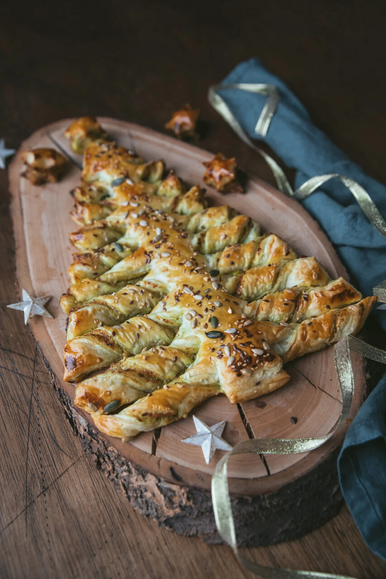 Sapin de Noël feuilleté apéro au pesto