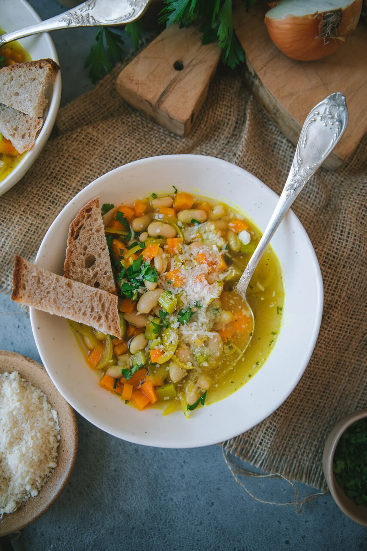 Soupe de haricots blancs et légumes