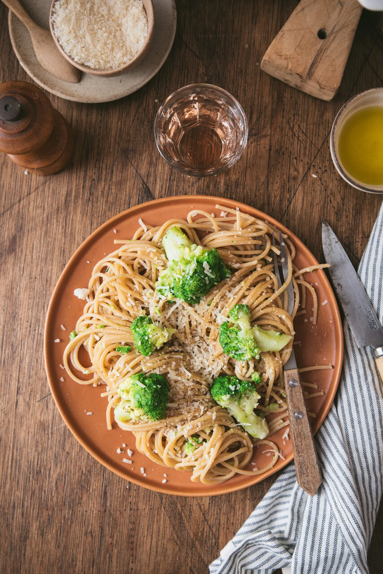 Spaghetti aux brocolis et parmesan