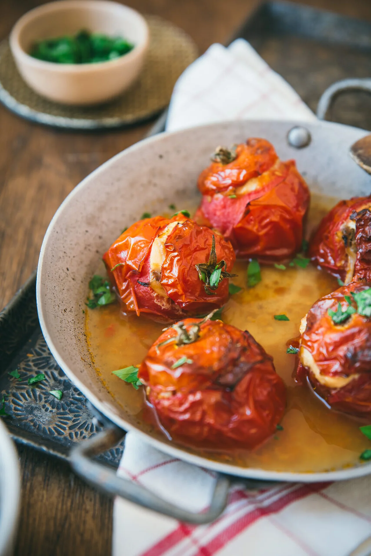 Tomates farcies au poulet et fromage frais