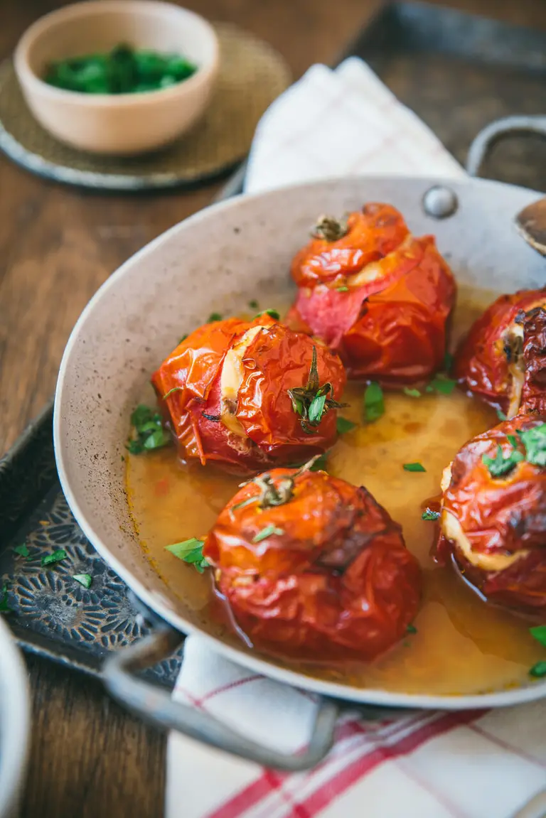 Tomates farcies au poulet et fromage frais