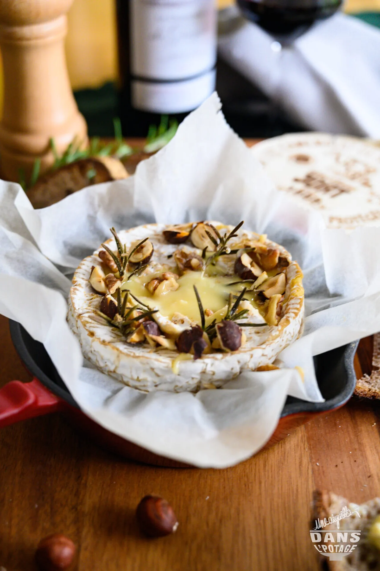 Camembert rôti au romarin et fruits secs