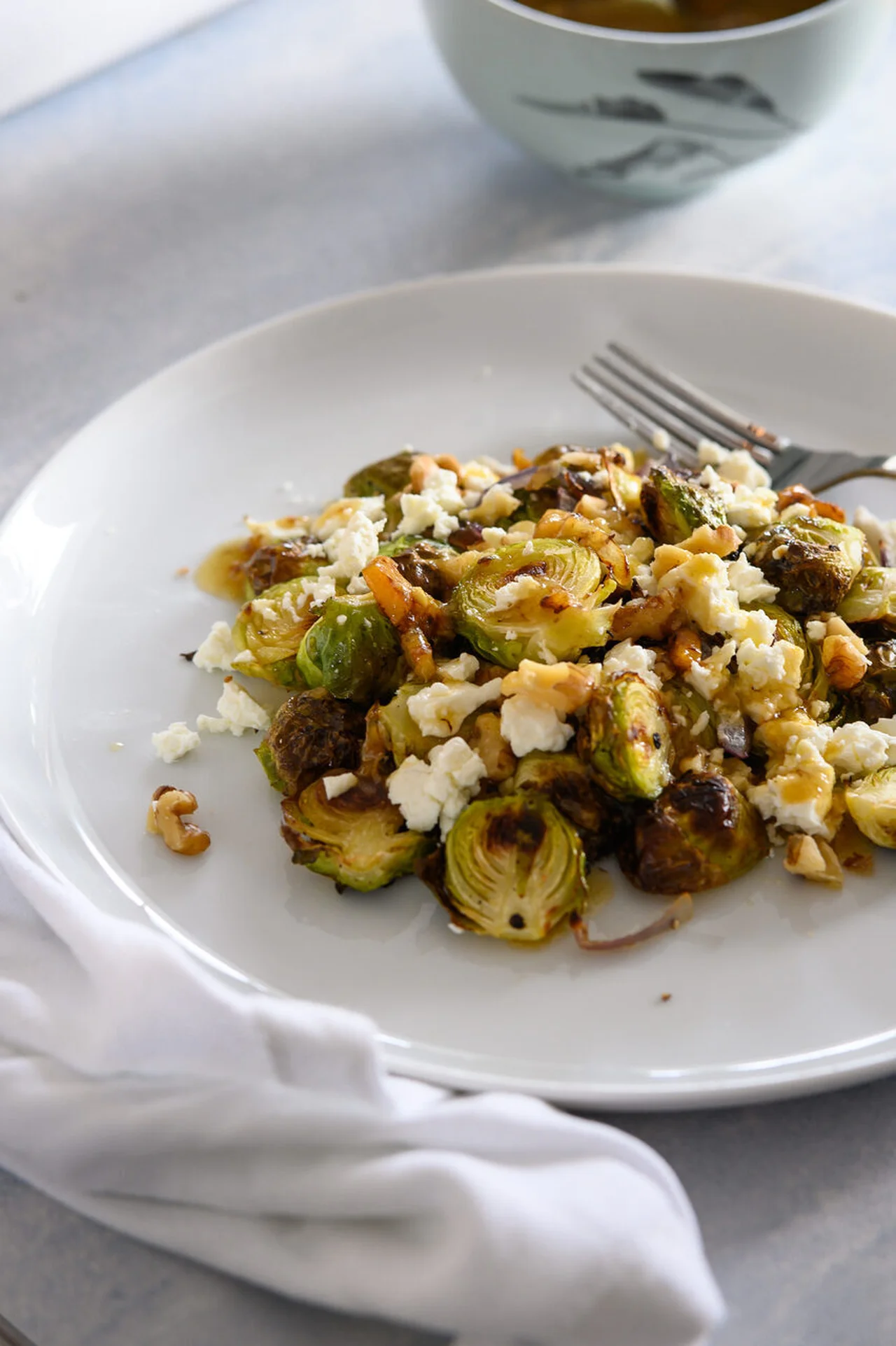 Choux de Bruxelles rôtis, feta et noix