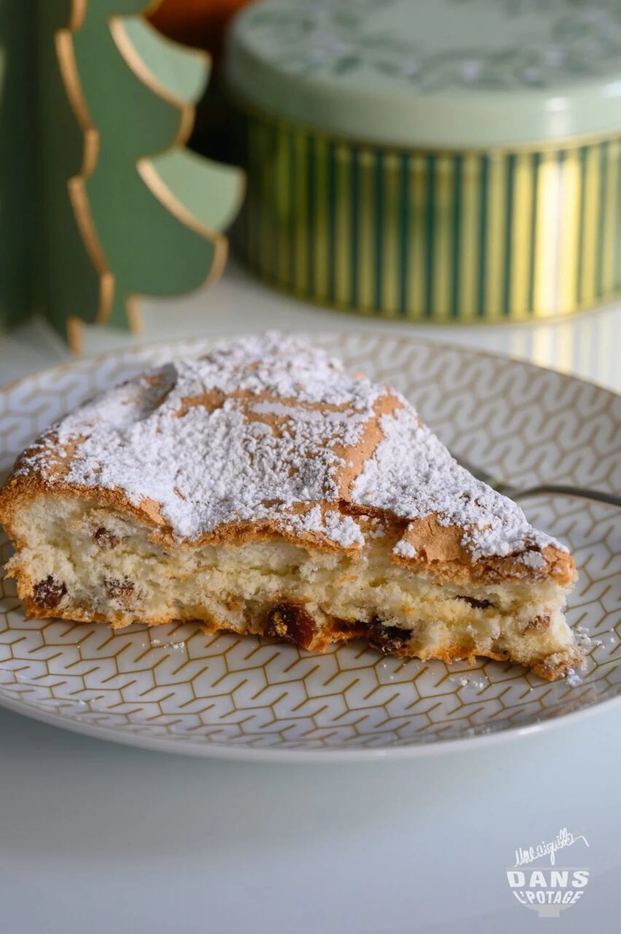 Gâteau croustillant aux noix et raisins