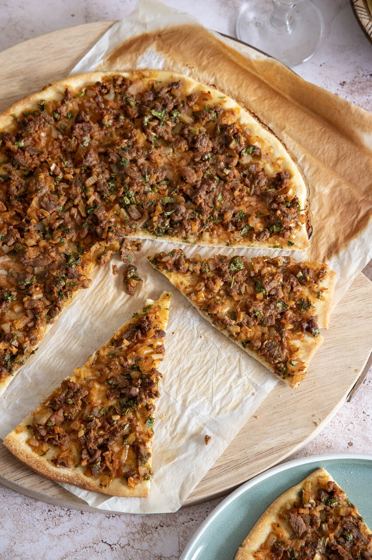 Pizza à la viande d'agneau façon lahmacun