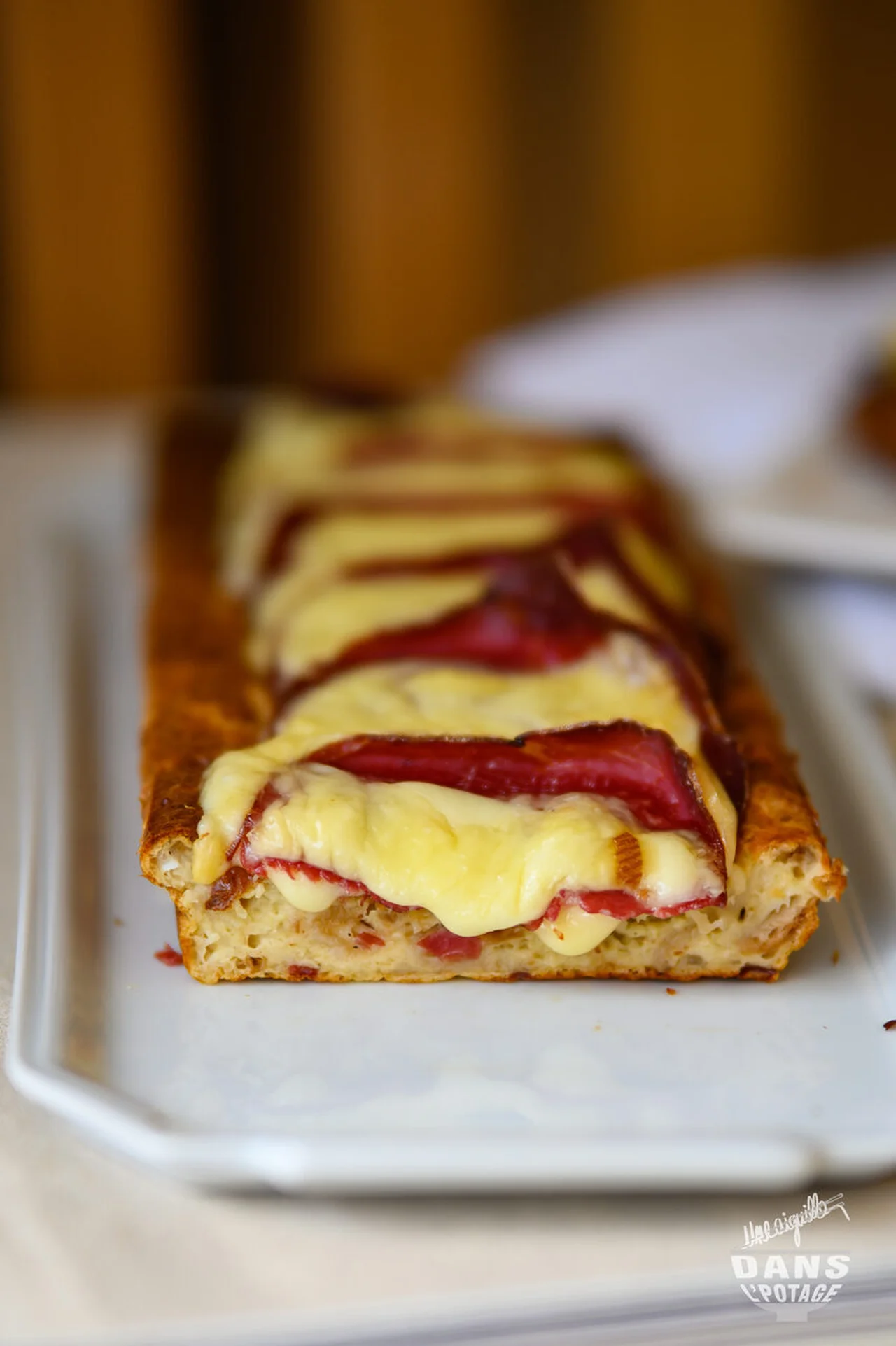 Pudding de pain à la raclette et viande des Grisons