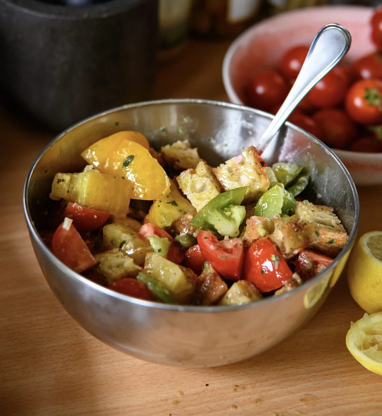 Salade de tomates aux anchois et ail