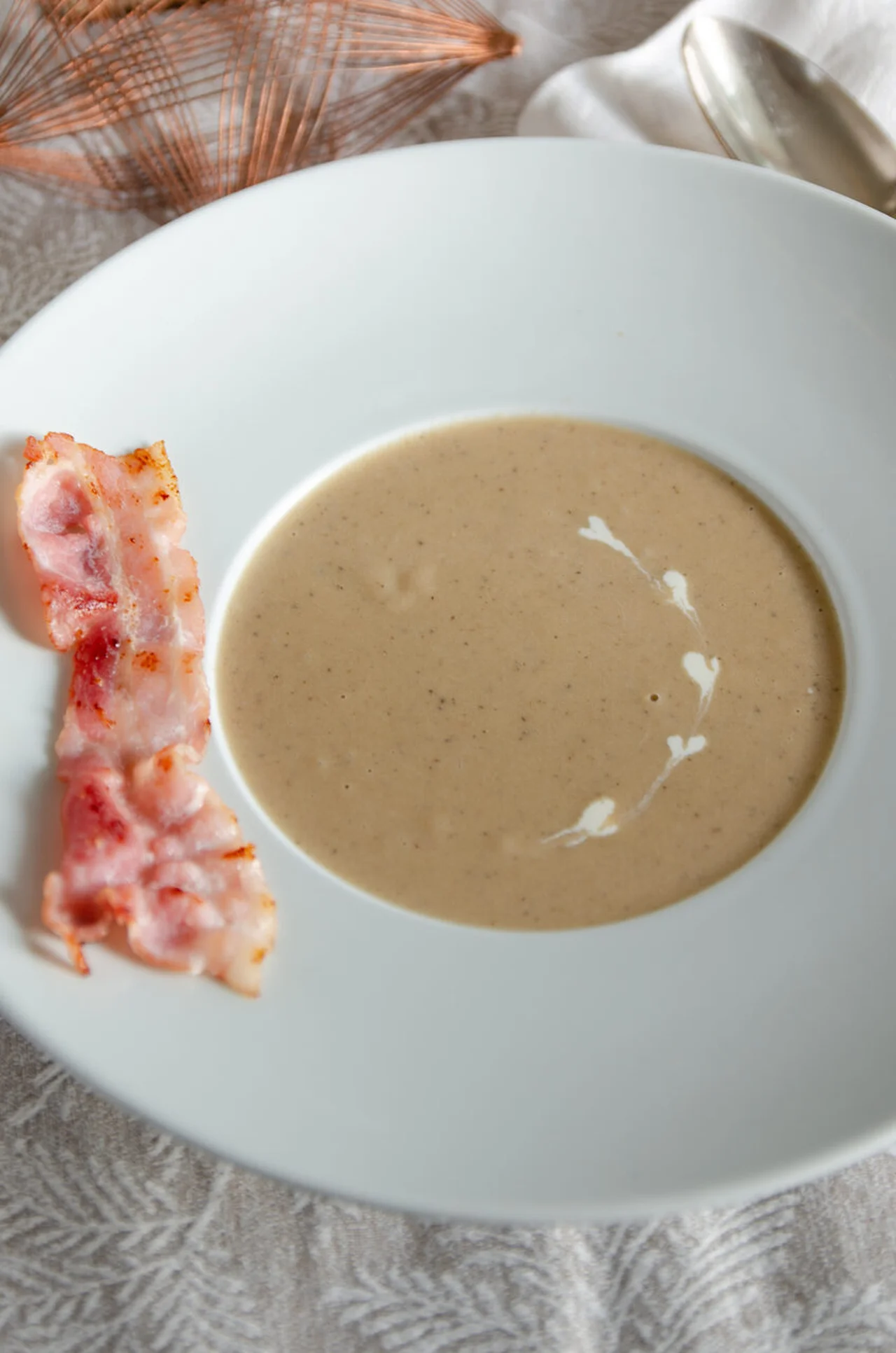 Soupe de pommes de terre au lard et thé lapsang