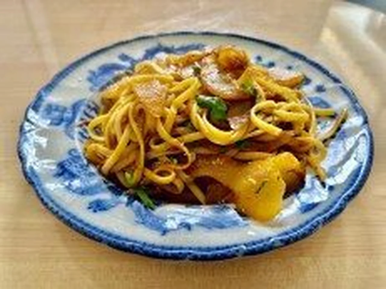 Wok de concombre et nouilles au curry