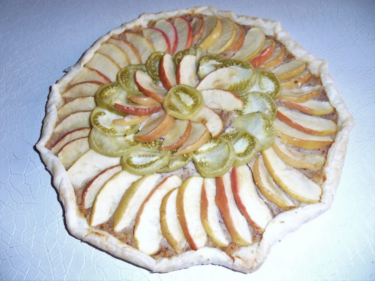 Tarte pommes, tomates vertes et frangipane