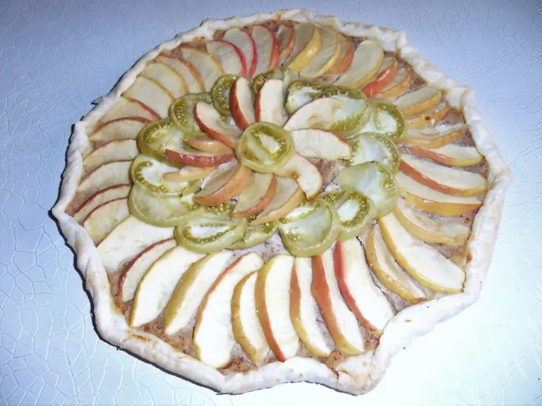 Tarte pommes, tomates vertes et frangipane